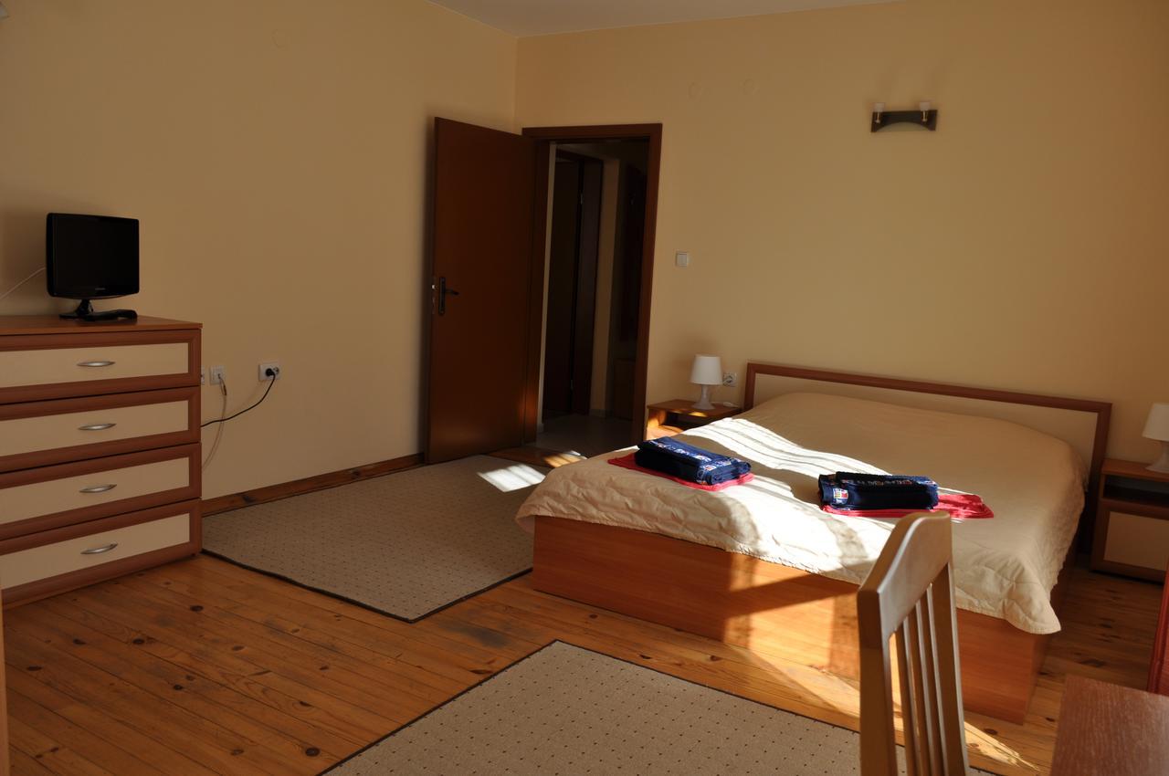 Guest Rooms Biju Trjavna Exteriör bild